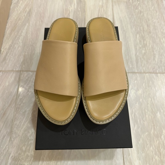 Tony Bianco Erin Sandal in Beech Sheep Nappa Size 6 LIKE NEW - Picture 3 of 6